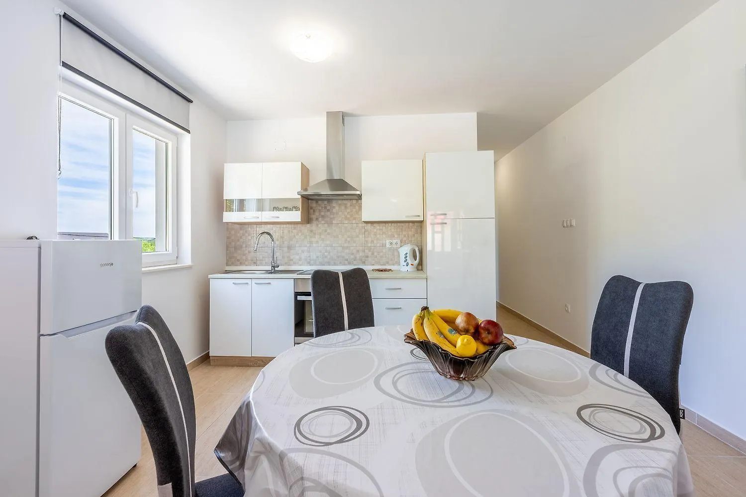 Schoene Ferienwohnung Mit Pool Und Spielplatz Fuer Kinder 布里比尔 0*,  克罗地亚