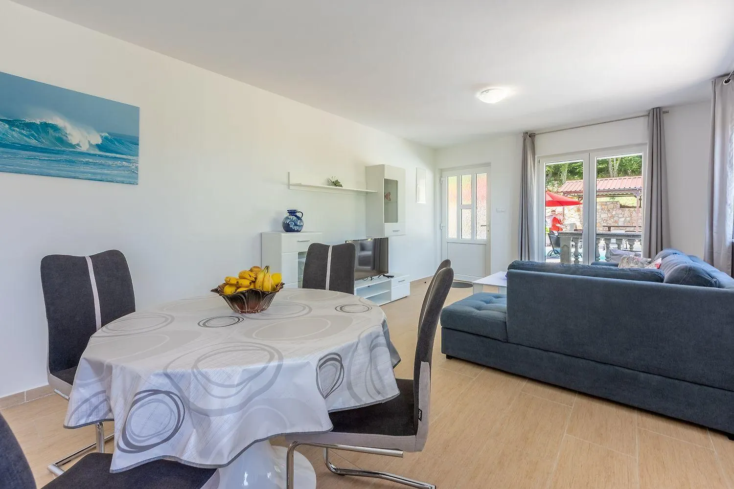 Schoene Ferienwohnung Mit Pool Und Spielplatz Fuer Kinder 布里比尔