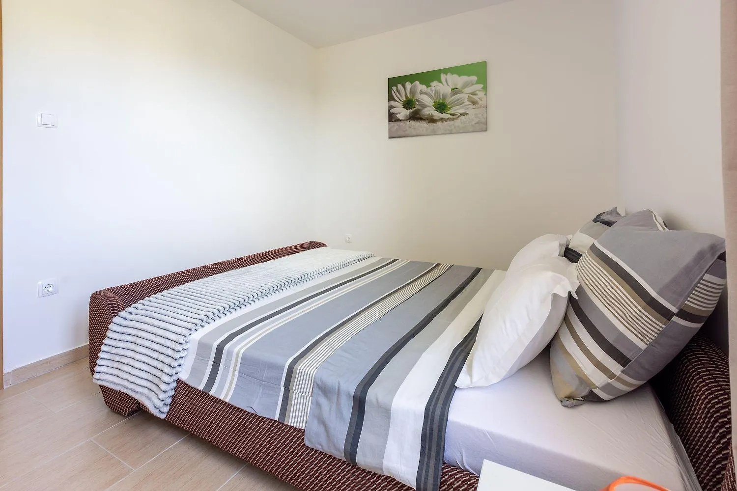 Schoene Ferienwohnung Mit Pool Und Spielplatz Fuer Kinder 布里比尔