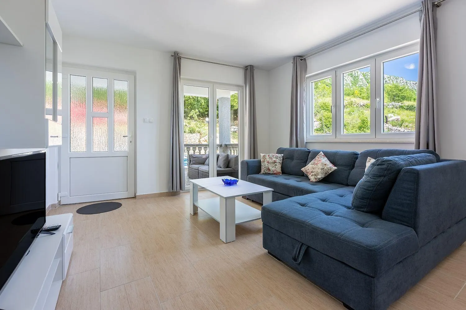 Schoene Ferienwohnung Mit Pool Und Spielplatz Fuer Kinder 布里比尔 克罗地亚