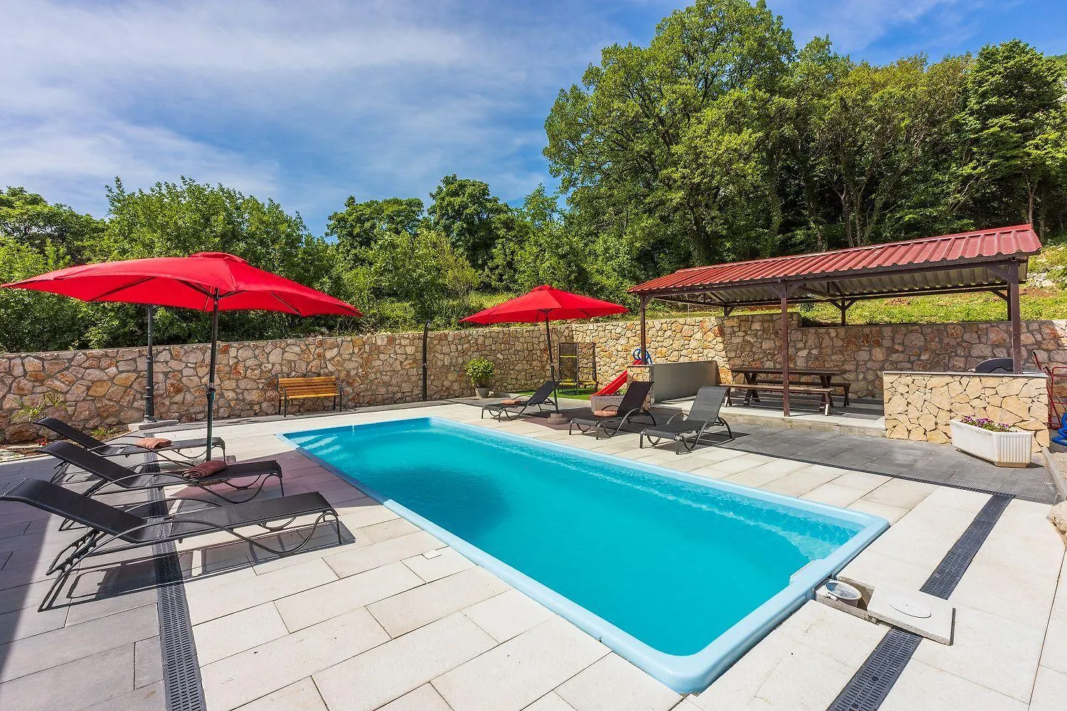Schoene Ferienwohnung Mit Pool Und Spielplatz Fuer Kinder 布里比尔 公寓