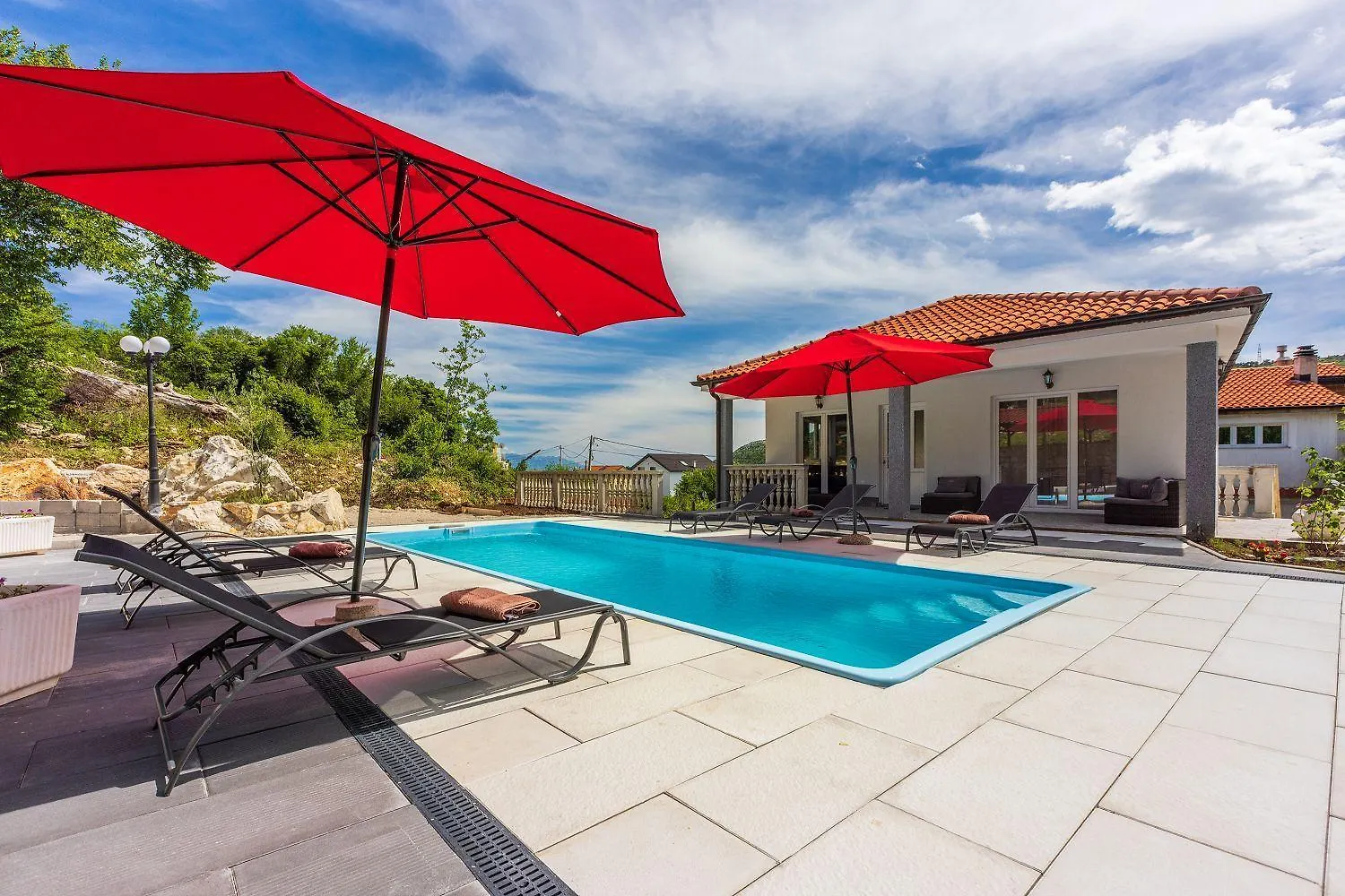 Schoene Ferienwohnung Mit Pool Und Spielplatz Fuer Kinder 布里比尔 克罗地亚