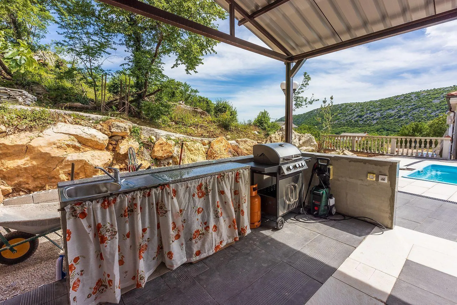 Schoene Ferienwohnung Mit Pool Und Spielplatz Fuer Kinder Bribir  Croácia